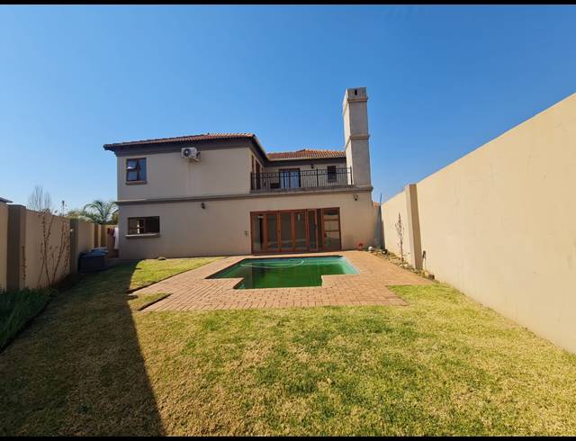 3 BEDROOM HOUSE FOR SALE IN VANDERBIJLPARK SE 8